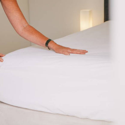 Conni Micro-Plush - Super King Waterproof Fitted Sheet - White